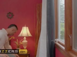 Brazzers - Busty Cheating Housewife Rachel Starr Craves Dilf