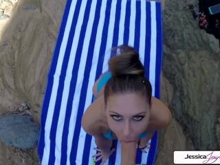 Jessica jaymes consigue follada fuera en la playa por un enorme polla, grande tetas