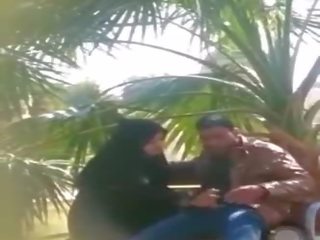 Arab lady gives blow job in park, mugt hd sikiş video de