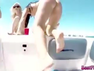 Hardcore xxx film azione su un yacht con queste ricco bambini