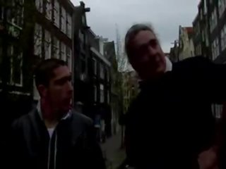 Heldig turist blir til plukke hvilken prostituert han ønsker i amsterdam
