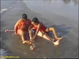 مجموعة من ثلاثة أشخاص هندي شاطئ مرح, حر هندي حقيقي جنس فيديو الاباحية عرض