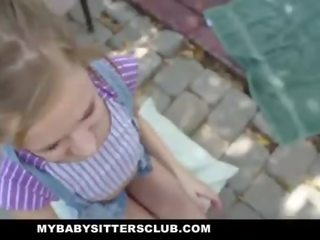 Mybabysittersclub - крихітна дитина натурник спіймана мастурбує