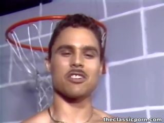 Basketbols komanda fucks viens seductress